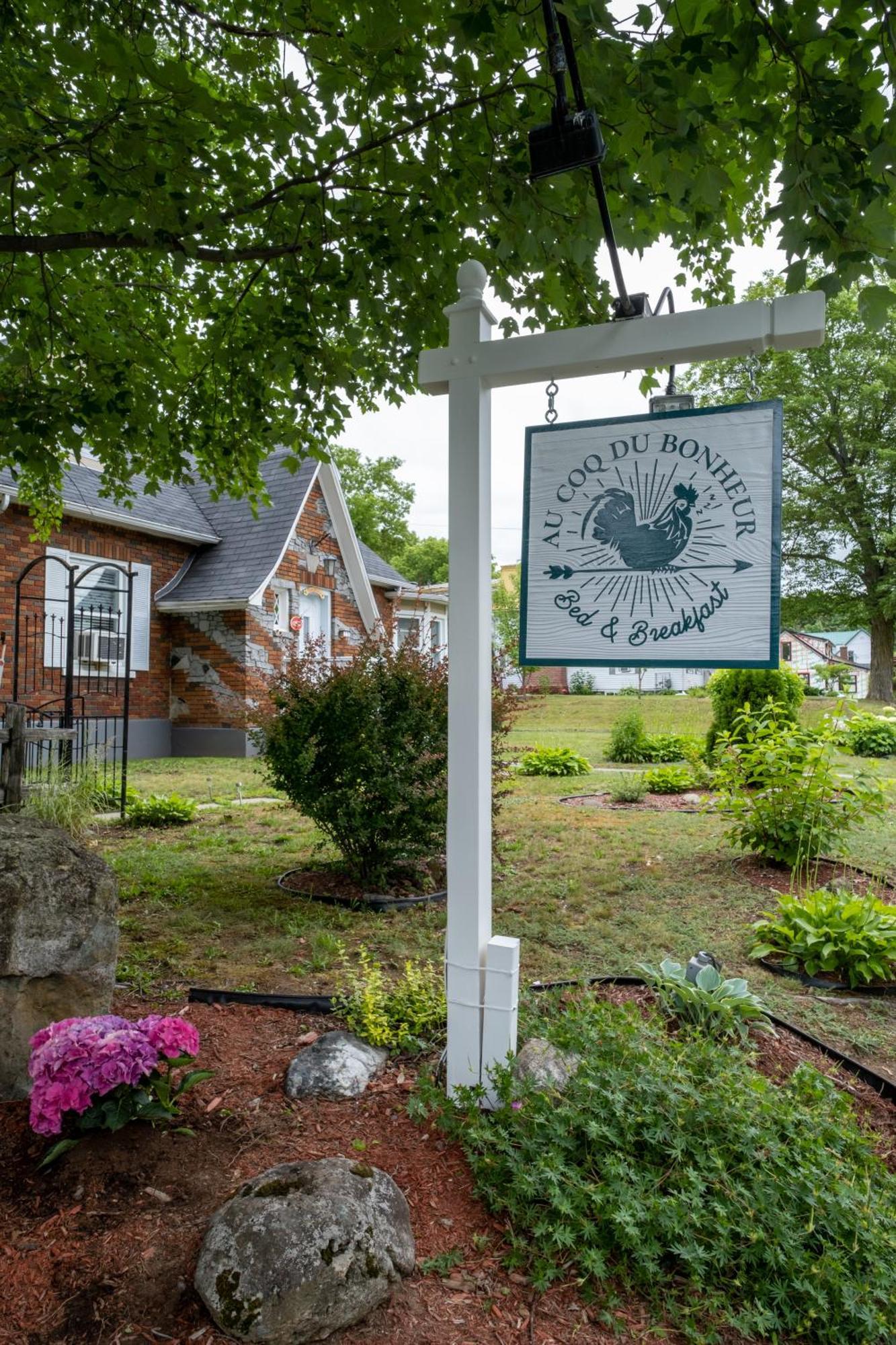 Bed and Breakfast Au Coq Du Bonheur Magog Exterior foto